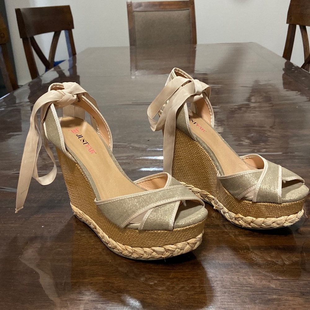 Size 7.5 justfab sandal wedge